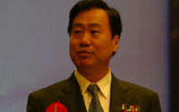Mr.  Xia Deren, Mayor of Dalian, makes the welcome address