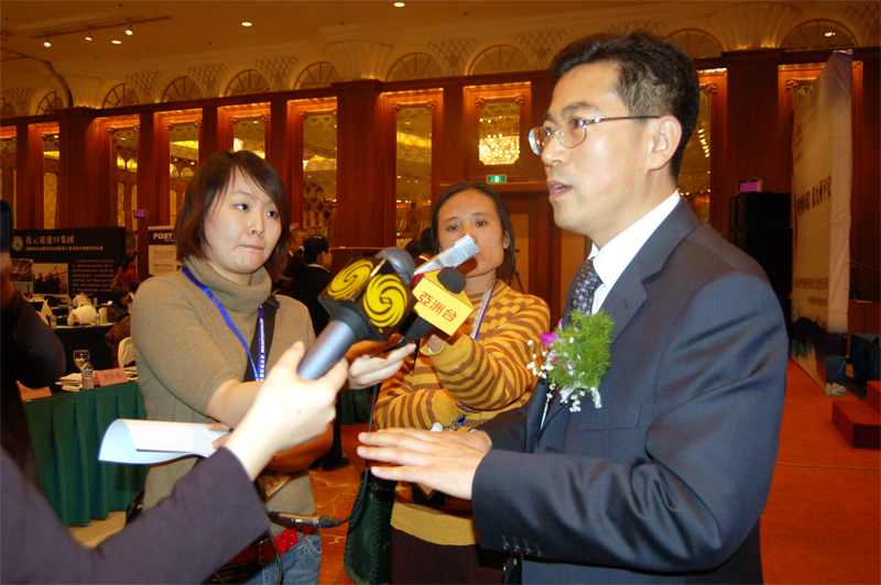 中国国际海运网总裁接受凤凰卫视等媒体采访
