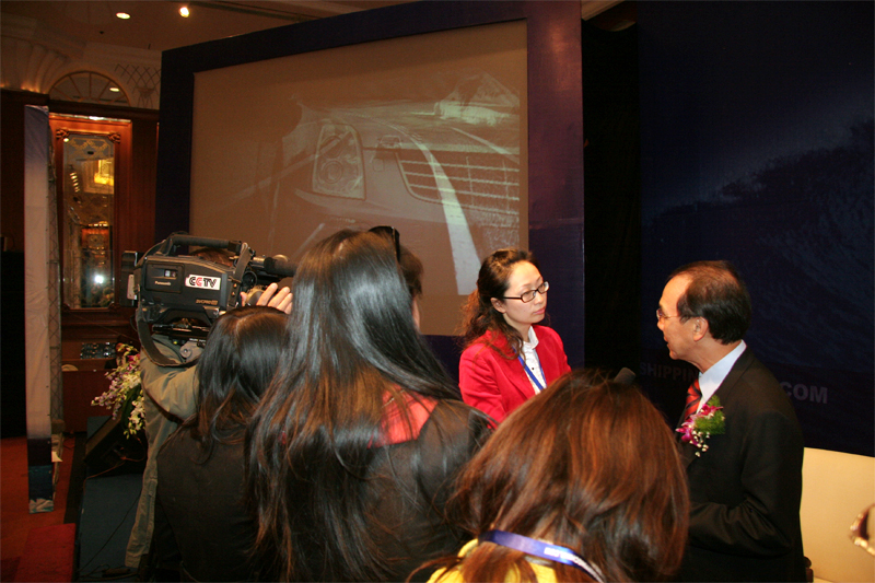 中央电视台在海峰会现场采访黄桂林先生