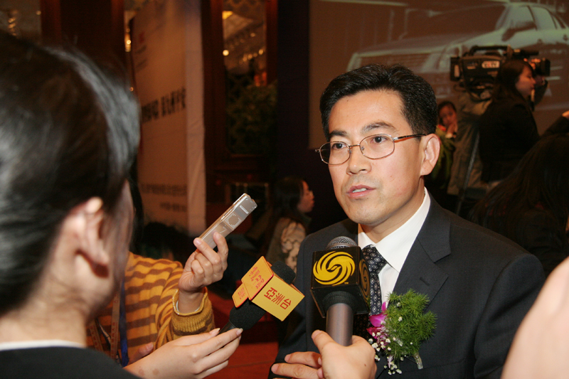 凤凰卫视等媒体采访中国国际海运网CEO康树春