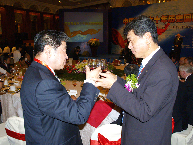 Talk between Two Leader Generations of Dalian Maritime University