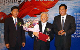 Mr. Qian Yongchang receives award as Special Contribution Charactor of China Shipping 60 Years Anniversary