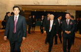 中国国际海运网总裁康树春引领贵宾入场