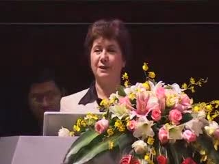国际多式联运协会主席方贺利女士发表演讲