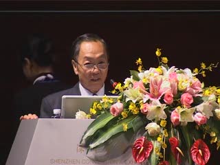 原中国国际货运代理协会会长罗开富先生在峰会上发表演讲