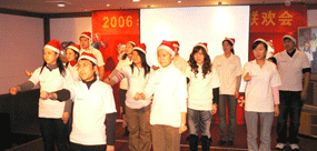 2006年圣诞节晚会，图为金牌订舱部门的节目“感恩的心”